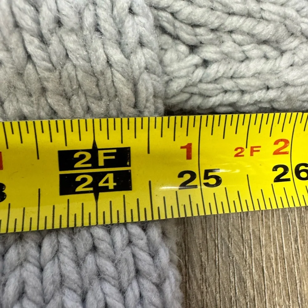 Cozy Gray Zip-Up Sweater with Pattern‎
